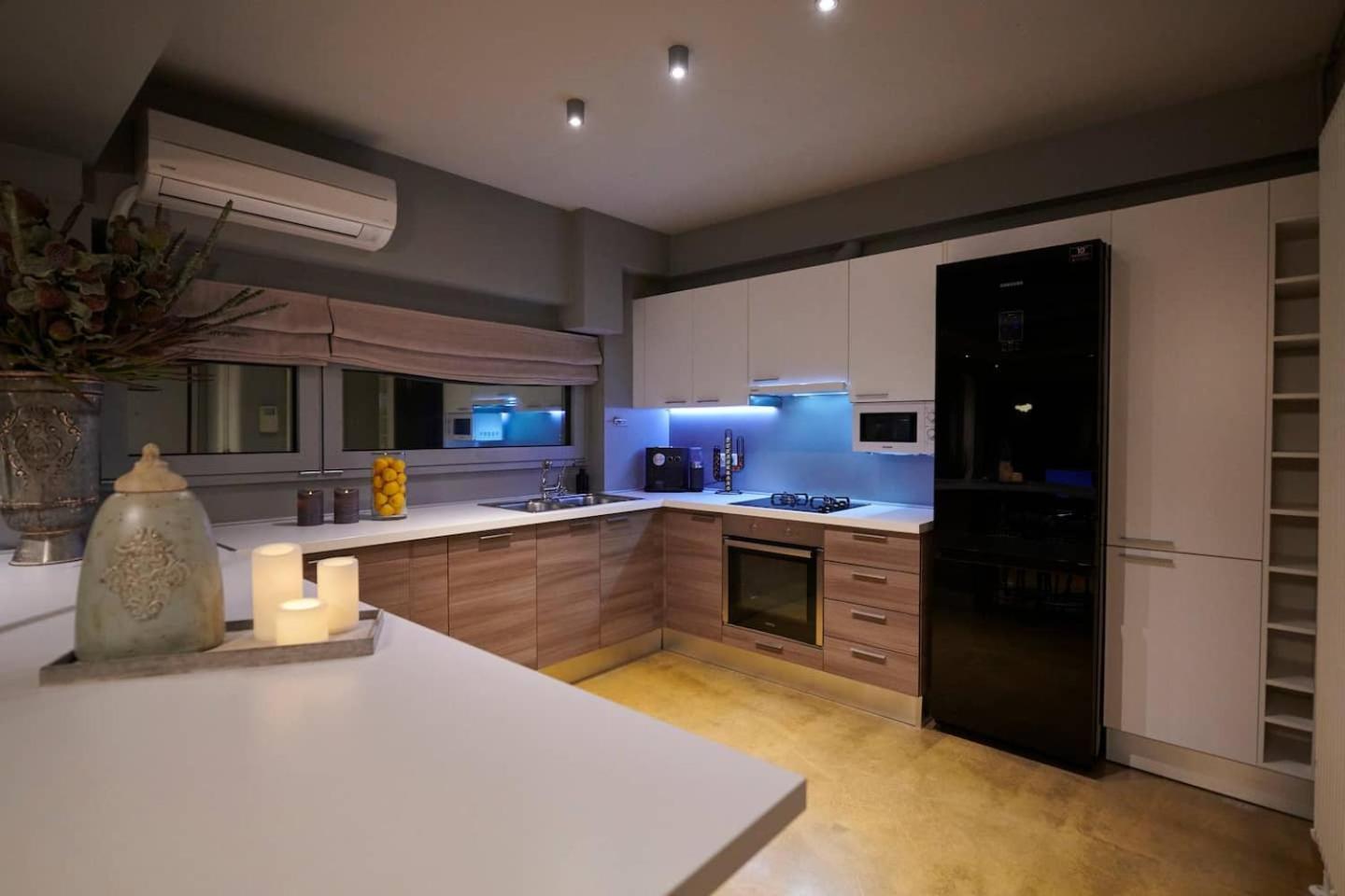 Ma Maison No5 Penthouse Loft, Private Heated Pool, Acropolis View, Ultra High Speed Internet 300 Mbps, Short Walk To Acropolis, Parking Upon Request, 1' From Metro Aten Exteriör bild
